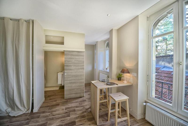 Appartment Les Suites Du Parc Besanzón Habitación foto